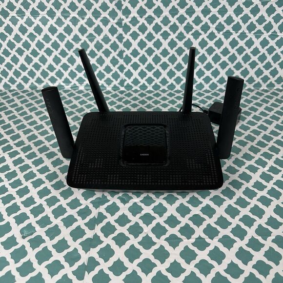 Linksys EA8300 Max-Stream Wireless AC2200 MU-MIMO‎ Tri-Band Wi-Fi Gigabit Router - Picture 1 of 8
